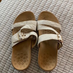 Vionic white snakeskin sandals